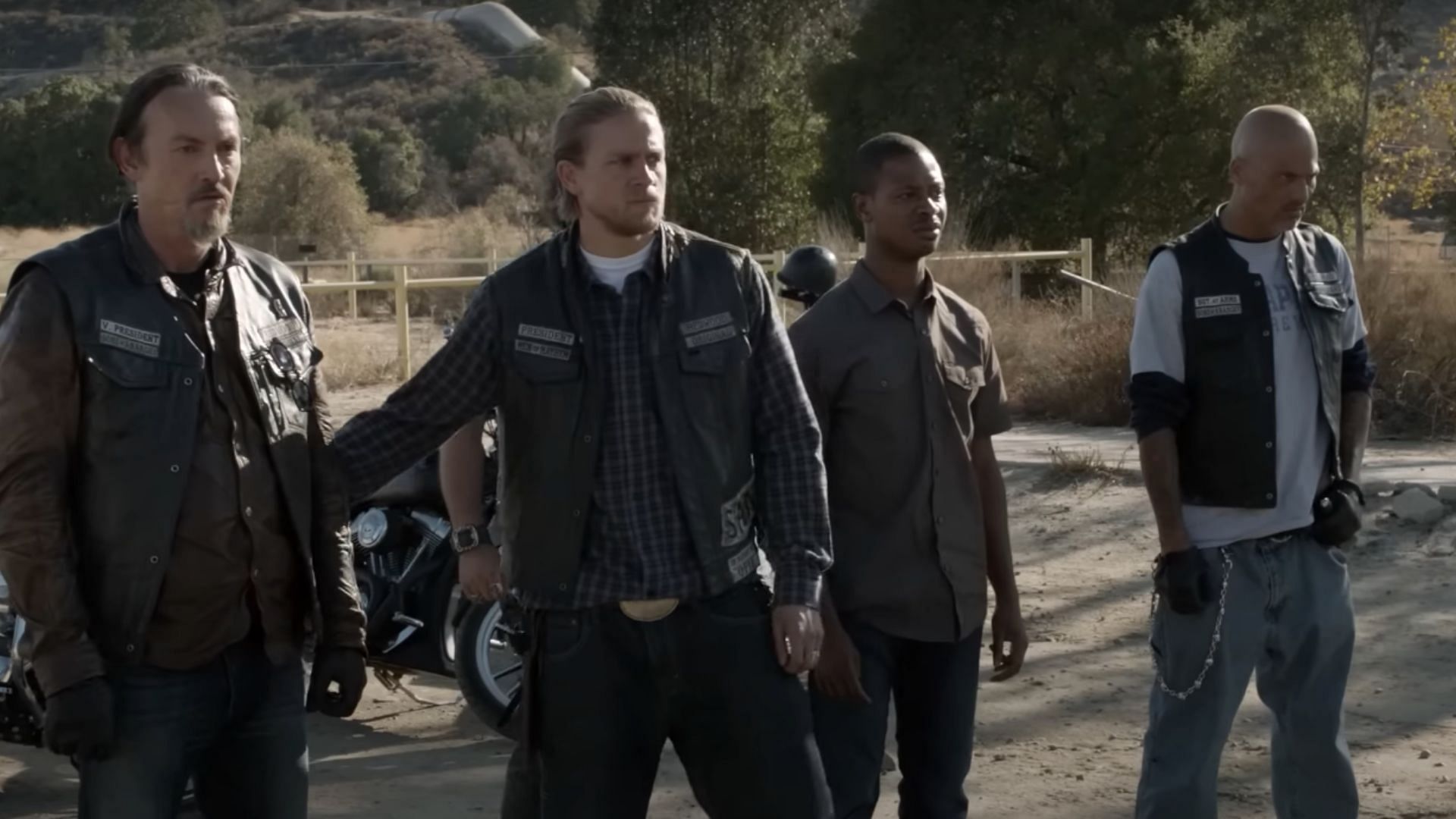 Jax and the Sons try to save Bobby from August (Image via YouTube/FX Networks)